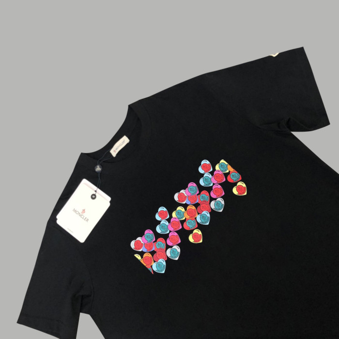 超奇跡の入荷☆ モンクレール コピーおすすめ 春夏2024 SSぶつかり色ハートパッチワーク刺繍スモールロゴ半袖Tシャツ