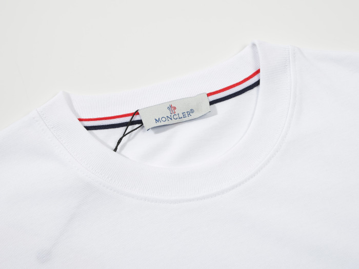 超話題! モンクレール n級品 メンズの新定番スエードプリント工芸章仔ロゴ半袖Tシャツ