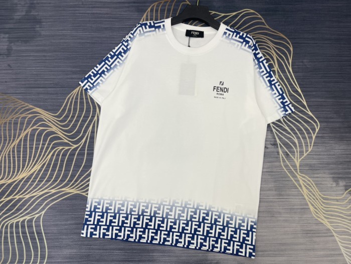 ★超人気 フェンディコピーおすすめ 2024春夏新作フルプリントロゴラウンドネック半袖Tシャツ2色