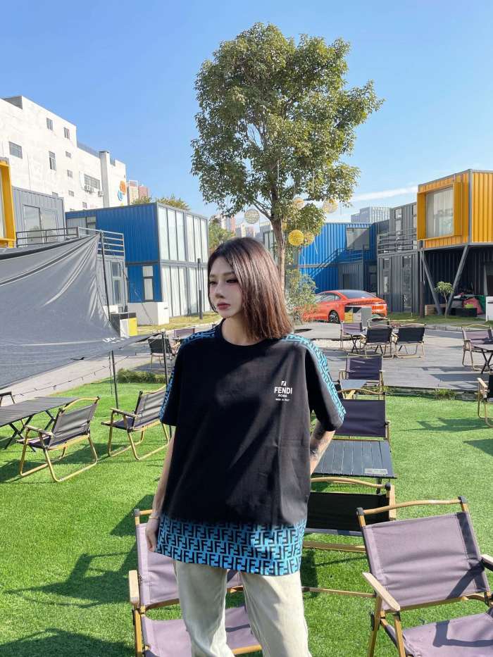 ★超人気 フェンディコピーおすすめ 2024春夏新作フルプリントロゴラウンドネック半袖Tシャツ2色