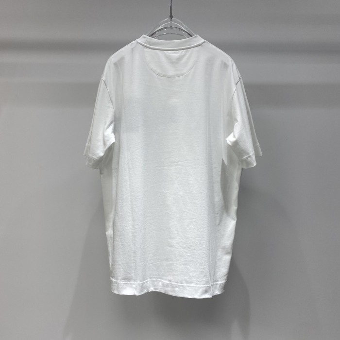 累積売上総額第１位！フェンディ コピー クラシックロックロゴ丸首半袖Tシャツ半袖