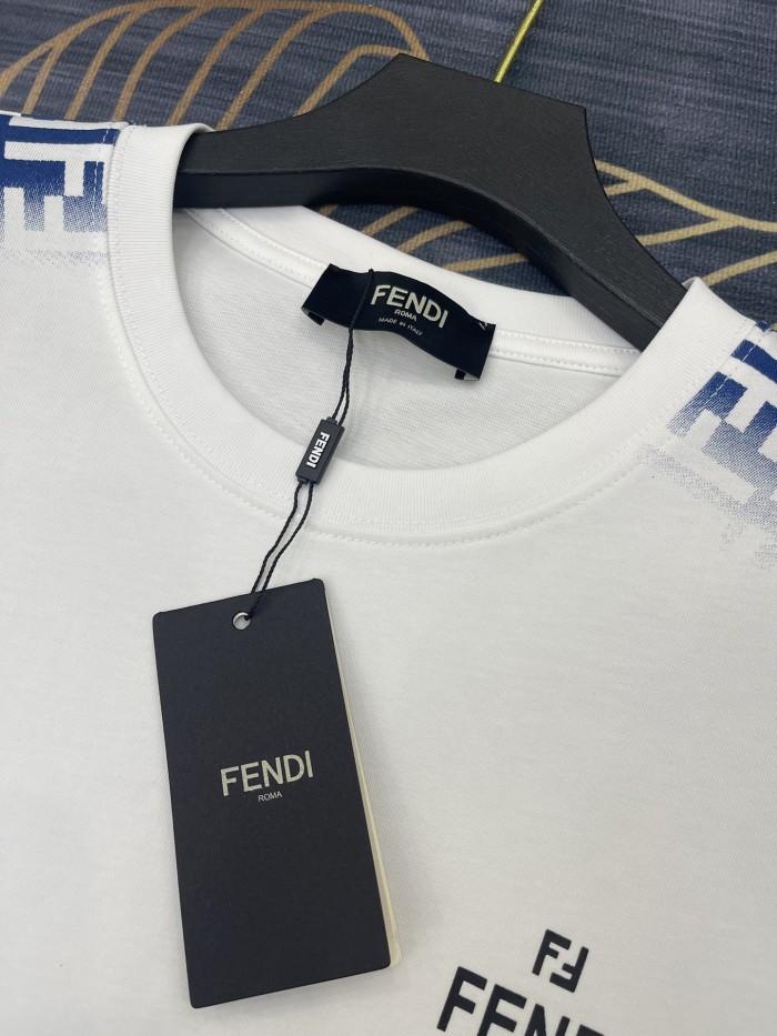 ★超人気 フェンディコピーおすすめ 2024春夏新作フルプリントロゴラウンドネック半袖Tシャツ2色