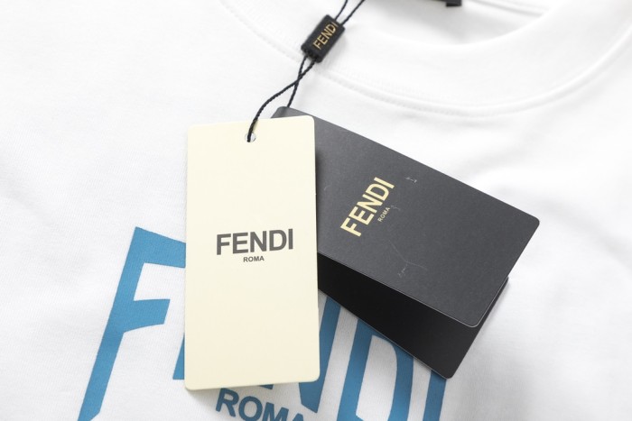 【話題商品！】フェンディ スーパーコピー 24 fw春夏新作NEW糊プリント半袖Tシャツ