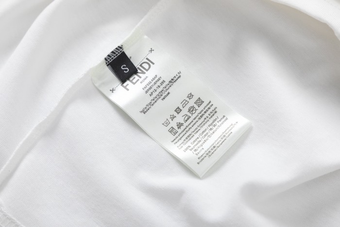 【話題商品！】フェンディ スーパーコピー 24 fw春夏新作NEW糊プリント半袖Tシャツ