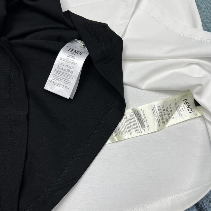 稀少 フェンディ 激安通販 の春先の最新限定ポケット装飾個性的な半袖Tシャツ2色