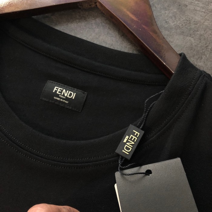 稀少 フェンディ コピー 2024春夏サングラスベアーアルファベットプリント半袖Tシャツ