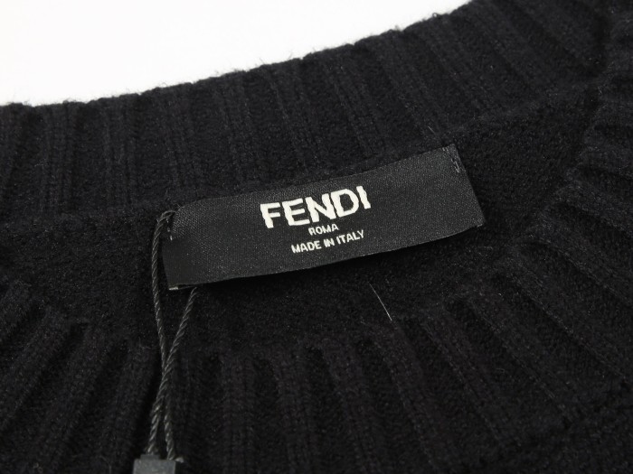 【限定】フェンディ スーパーコピー クラシックLOGOジャカードラウンドネックプルオーバーセーター