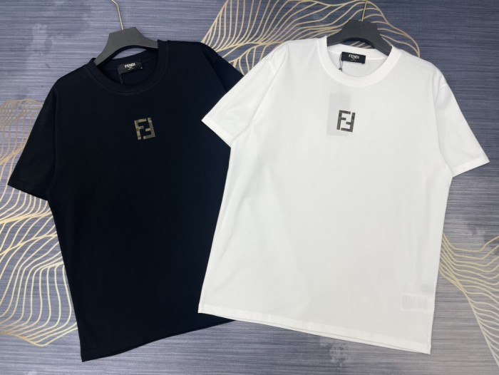 【限定】フェンディ コピー 2024春夏新作布刺繍ロゴラウンドネック半袖Tシャツ2色