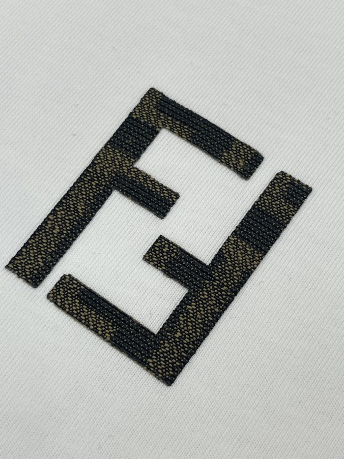 【限定】フェンディ コピー 2024春夏新作布刺繍ロゴラウンドネック半袖Tシャツ2色