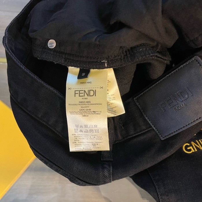 超奇跡の入荷☆ フェンディ激安通販 アルファベット刺繍コーナー同時新品重工業水洗ジーンズ