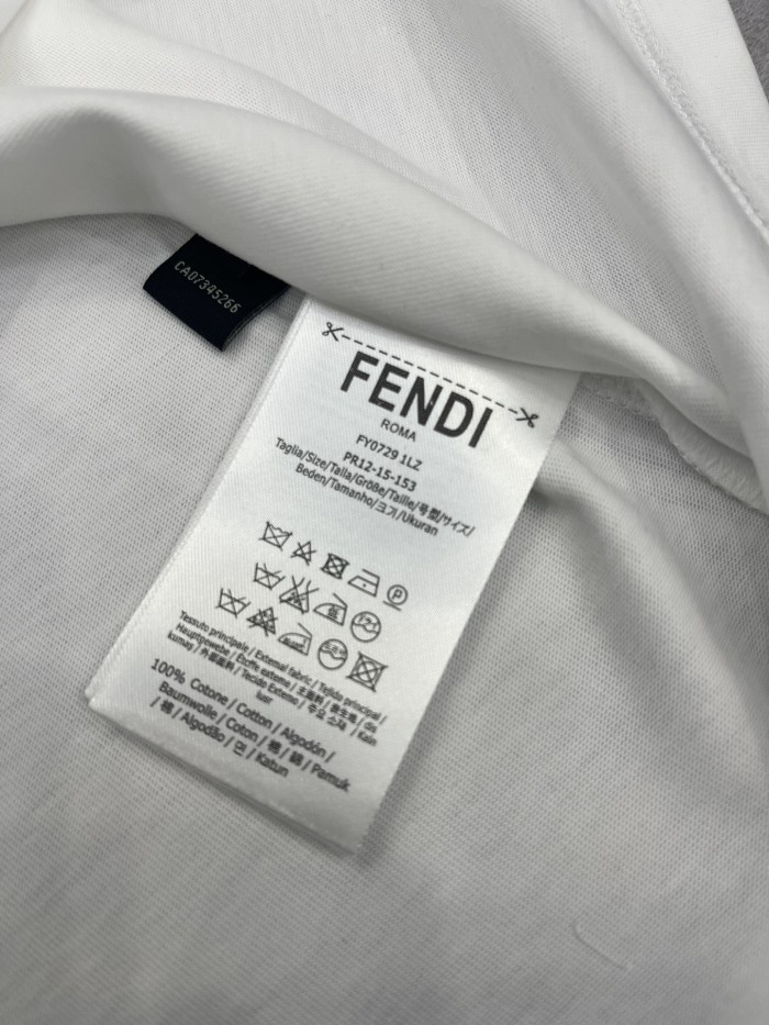 大人気 フェンディ激安通販 2024春夏新作布刺繍ロゴラウンドネック半袖Tシャツ2色