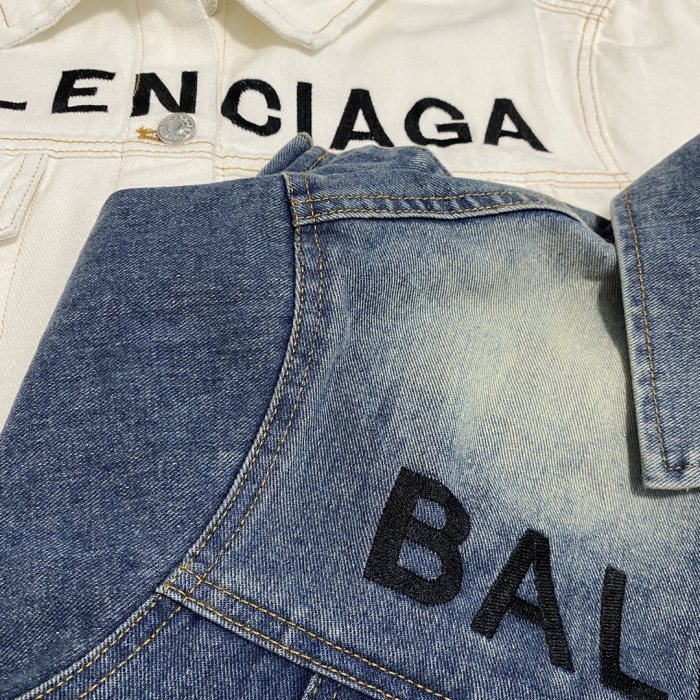 大人気 バレンシアガ コピー Balenciaga新作胸元黒刺繍アルファベットロゴ高品質デニムジャケット2色