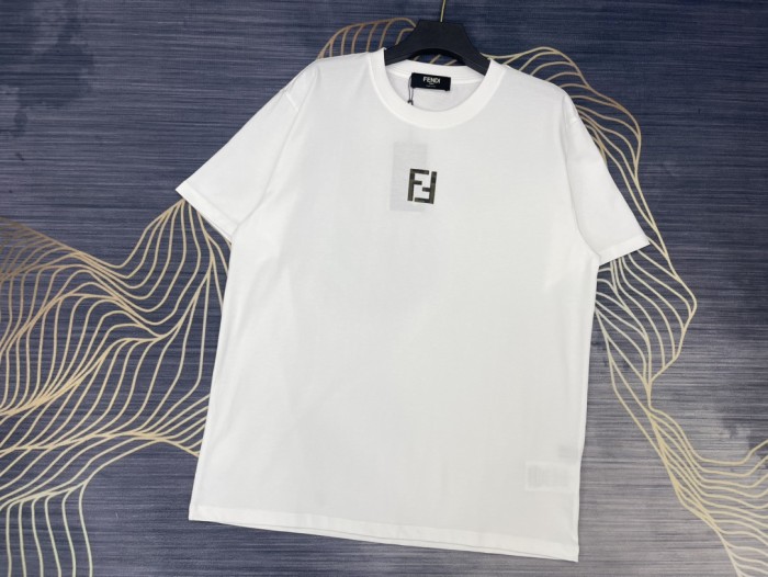 【限定】フェンディ コピー 2024春夏新作布刺繍ロゴラウンドネック半袖Tシャツ2色