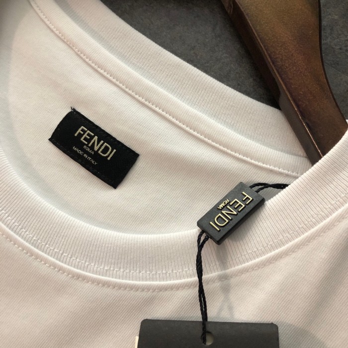 【限定】フェンディスーパーコピー 2024春夏サングラスベアーアルファベットプリント半袖Tシャツ