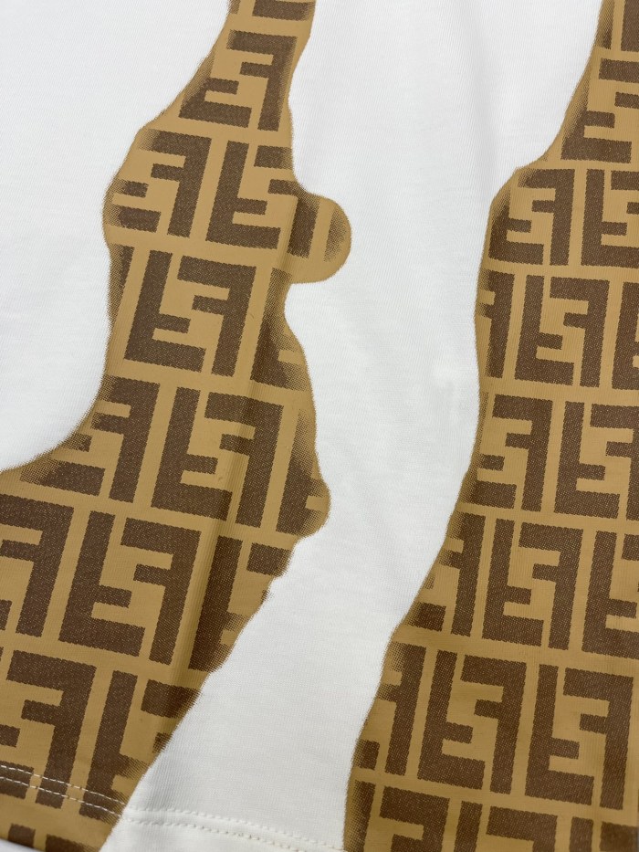 大人気 フェンディ 偽物通販 2024春夏新作クラックプリントラウンドネック半袖Tシャツ2色