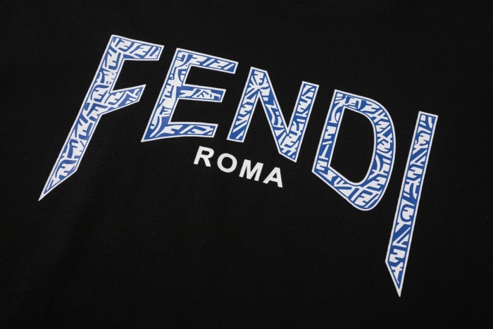 超奇跡の入荷☆ フェンディ 偽物通販 24 ss目もとプリント半袖Tシャツ
