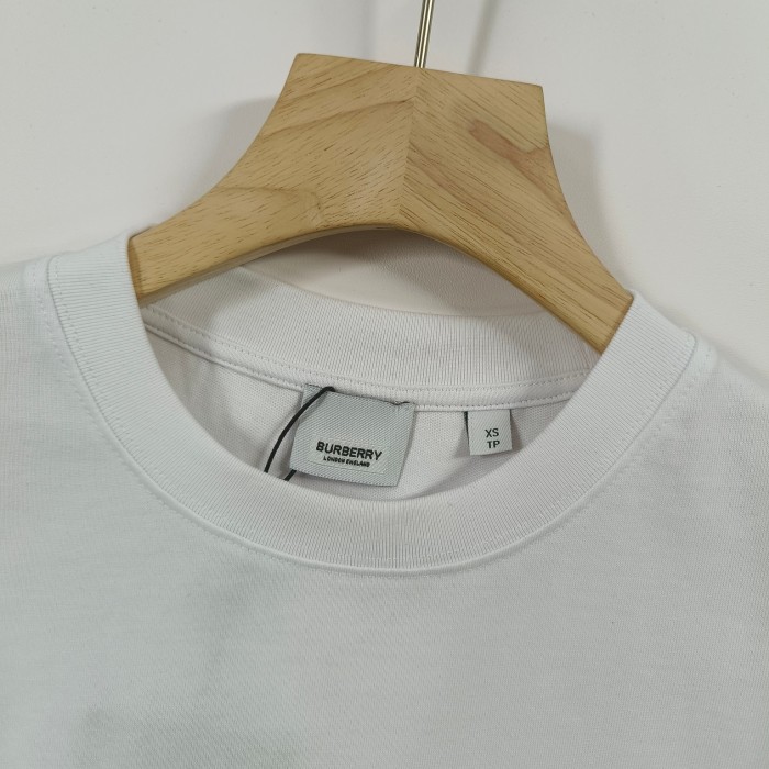 大人気 バーバリー 激安通販 定番チェックポケットパッチワークカジュアルクルーネック半袖Tシャツ2色