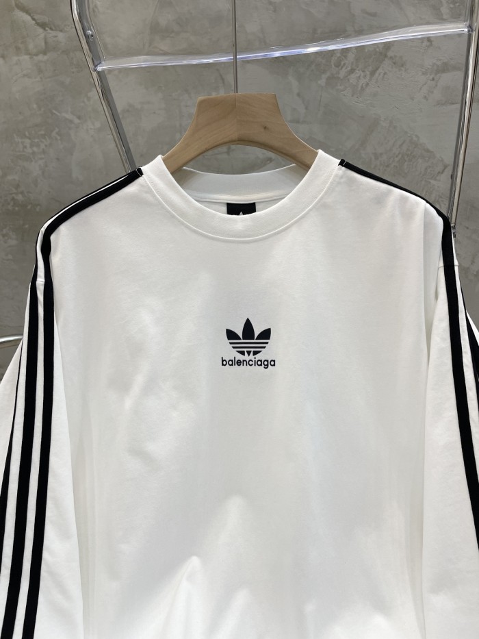 使い勝手良し バレンシアガ コピーおすすめ BALENCIAGA連名アディダスクローバーストライプLOGOプリント丸首長袖Tシャツ