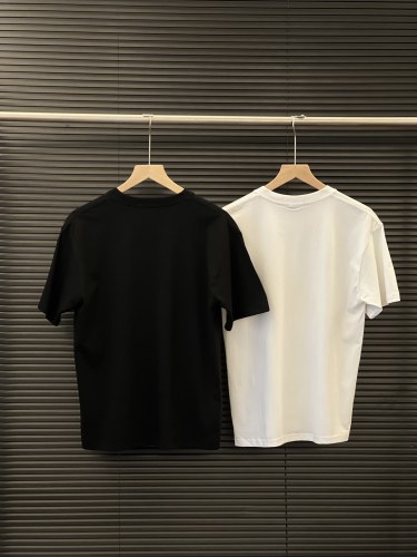累積売上総額第１位！バーバリー コピーおすすめ 24SS胸元プリント半袖Tシャツ2色