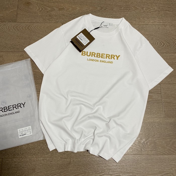 ★超人気 バーバリー スーパーコピー 金糸アルファベット万針刺繍ラウンドネック男女同型半袖Tシャツ2色