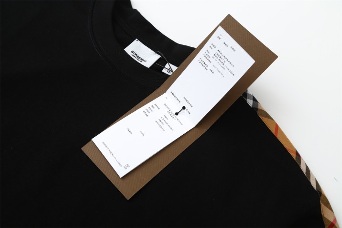 追跡付 バーバリー 激安通販 Burberryチェックのショルダーに丸首の半袖Tシャツをパッチワーク2色