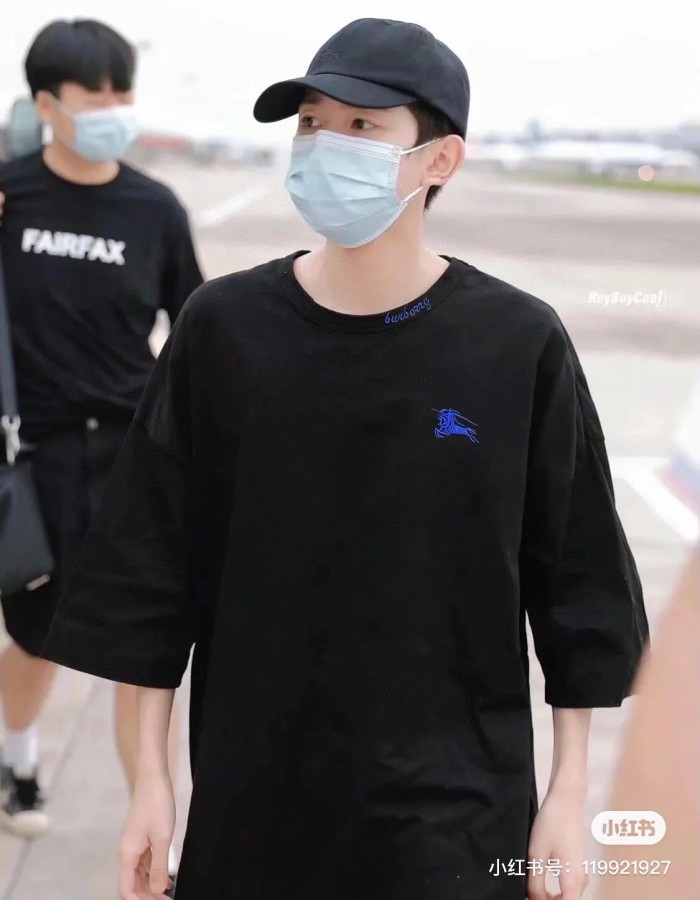 超奇跡の入荷☆ バーバリー 激安通販 2024春夏新作刺繍戦馬ロゴ丸首半袖Tシャツ2色