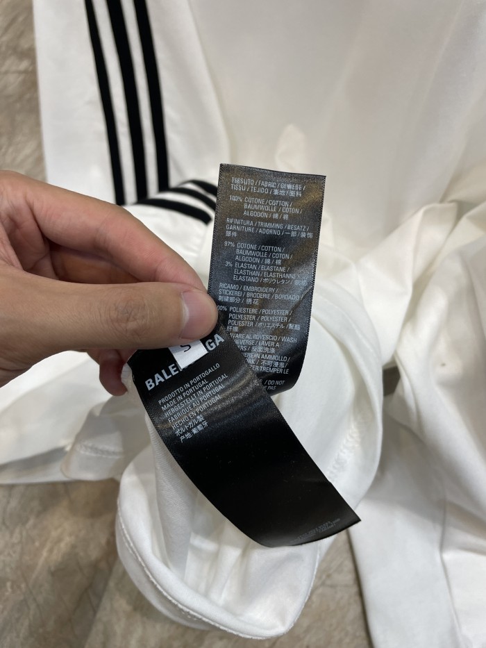 使い勝手良し バレンシアガ コピーおすすめ BALENCIAGA連名アディダスクローバーストライプLOGOプリント丸首長袖Tシャツ