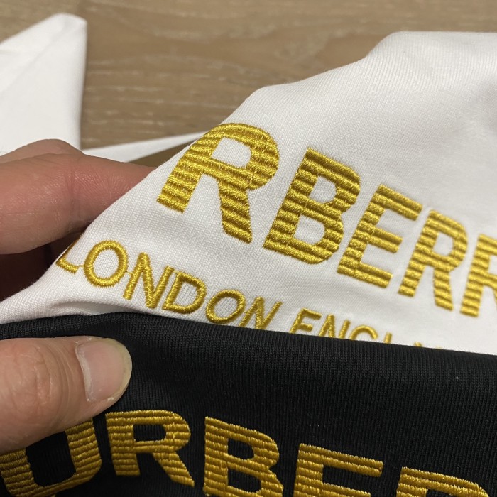 ★超人気 バーバリー スーパーコピー 金糸アルファベット万針刺繍ラウンドネック男女同型半袖Tシャツ2色