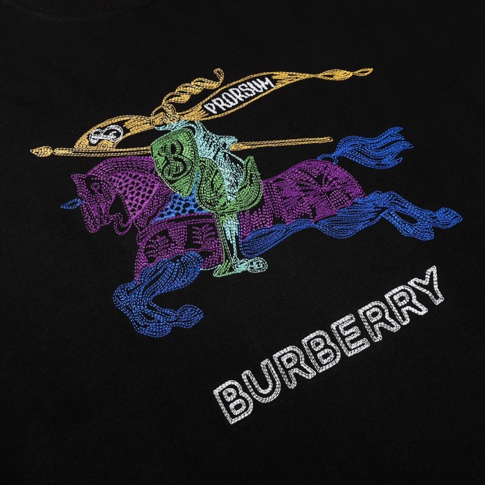 新作 バーバリー コピーおすすめ 戦馬鎖立体万針刺繍工芸半袖Tシャツ