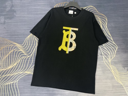 超話題! バーバリー 激安偽物 2024春夏新作パッチワークゴールドロゴ丸首半袖Tシャツ2色