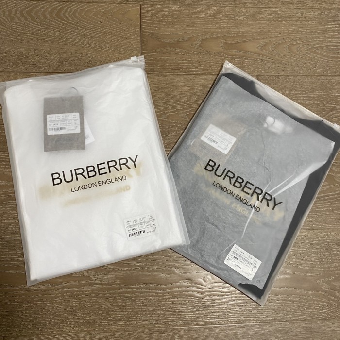 ★超人気 バーバリー スーパーコピー 金糸アルファベット万針刺繍ラウンドネック男女同型半袖Tシャツ2色