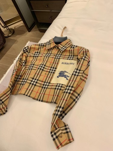 日本未入荷 バーバリー 偽物通販 春先チェックショート丈長袖シャツ