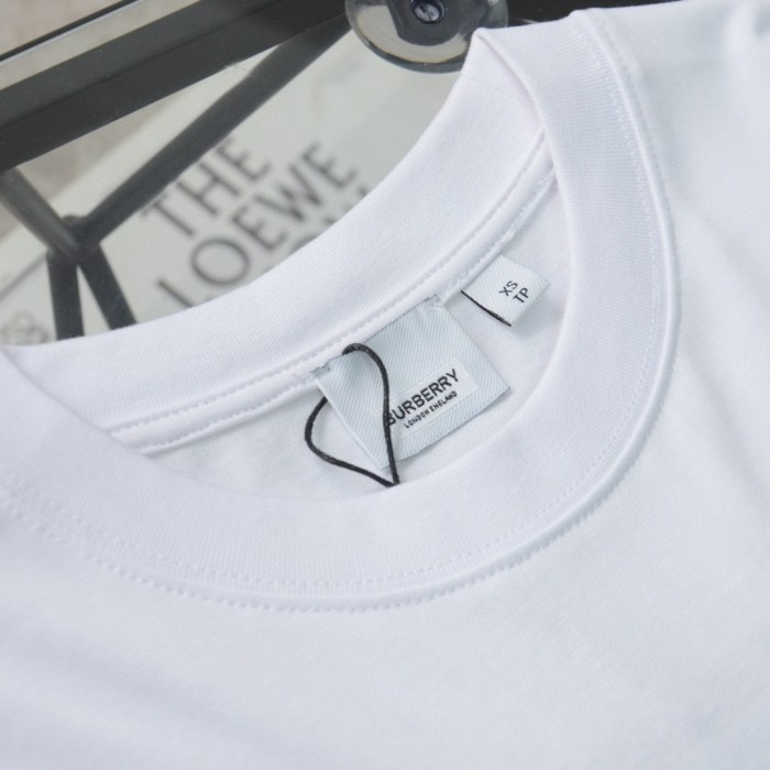超奇跡の入荷☆ バーバリー n級品 Burberry定番戦馬刺繍ロゴカジュアル丸首半袖Tシャツ