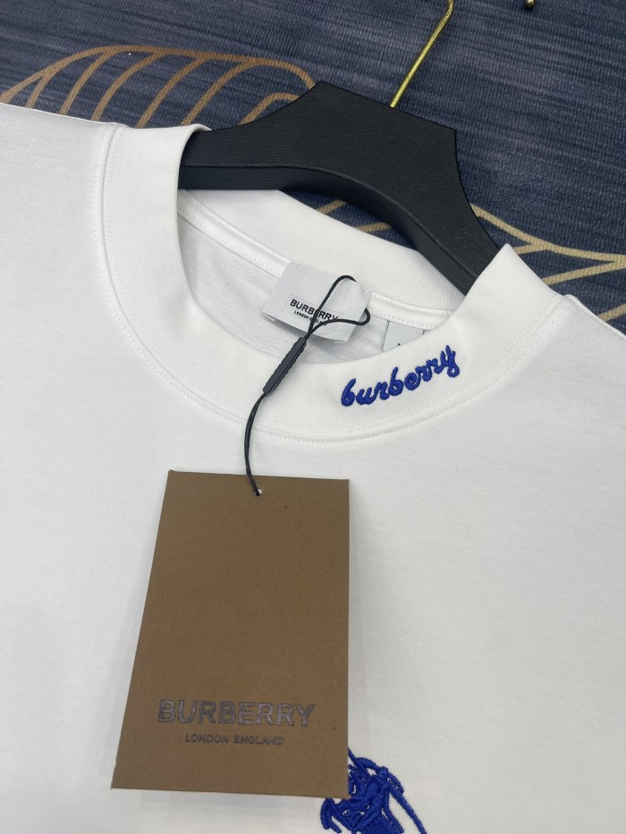 超奇跡の入荷☆ バーバリー 激安通販 2024春夏新作刺繍戦馬ロゴ丸首半袖Tシャツ2色