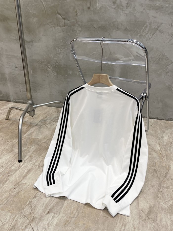使い勝手良し バレンシアガ コピーおすすめ BALENCIAGA連名アディダスクローバーストライプLOGOプリント丸首長袖Tシャツ