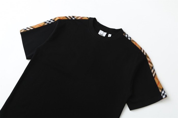 追跡付 バーバリー 激安通販 Burberryチェックのショルダーに丸首の半袖Tシャツをパッチワーク2色