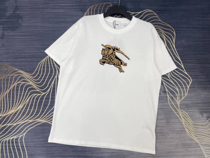 超話題! バーバリー コピーおすすめ 2024春夏新作タオル刺繍戦馬ロゴ丸首半袖Tシャツ3色