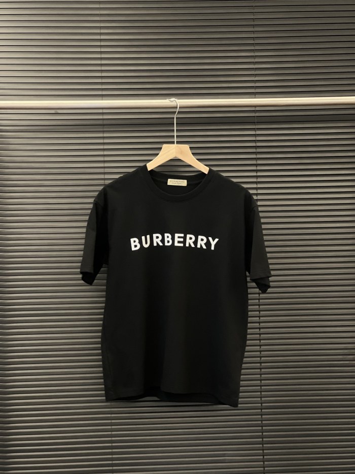 累積売上総額第１位！バーバリー コピーおすすめ 24SS胸元プリント半袖Tシャツ2色