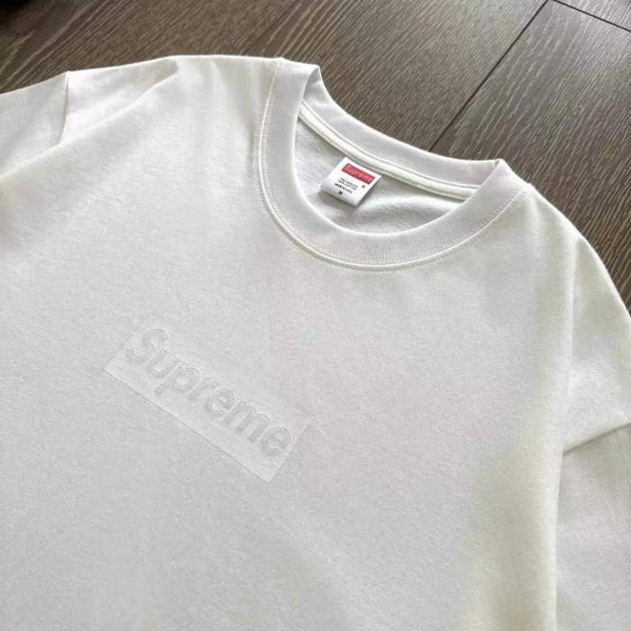 入手困難 シュプリーム スーパーコピー 胸元シンプルアルファベット立体プリント半袖Tシャツ4色