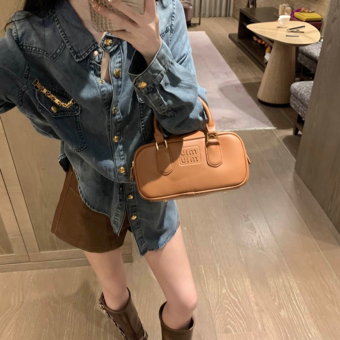 超奇跡の入荷☆ セリーヌ コピーおすすめ 24 ssCEリトルゴールドチェーンデニムシャツ