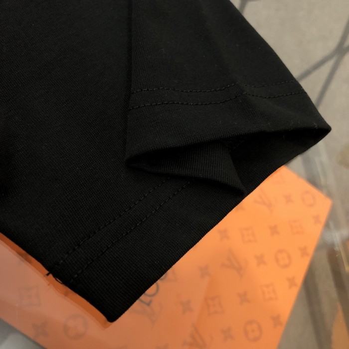入手困難 グッチ コピーおすすめ 2024新作ロゴ刺繍織りリボンラウンドネック半袖Tシャツ