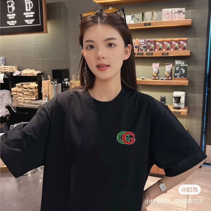 【限定】グッチ コピーおすすめ 2024春夏新作カラー刺繍ロゴラウンドネック半袖Tシャツ2色