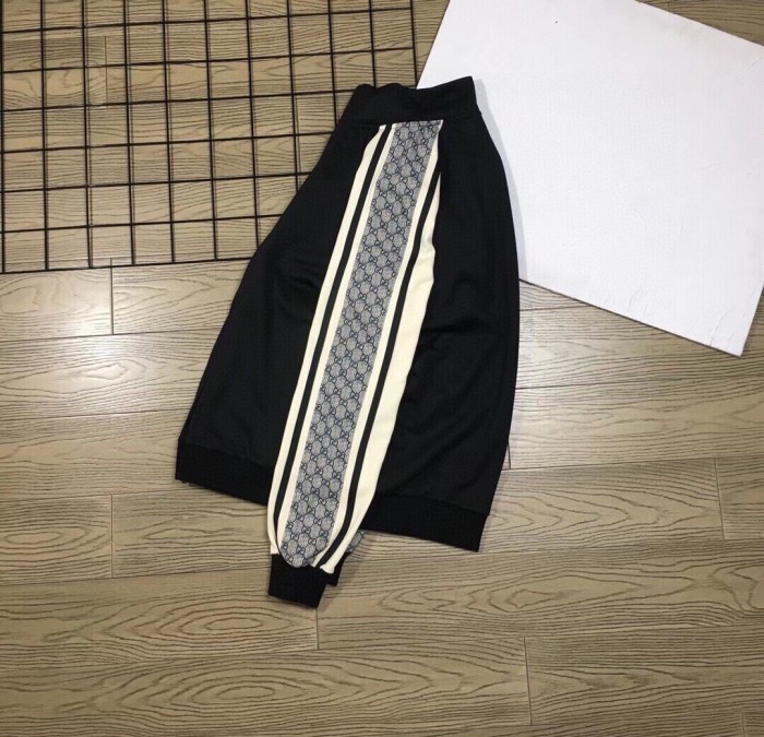 日本未入荷 グッチ コピーおすすめ 定番のスネークスーツ側面タンデムストライプ制服スーツ