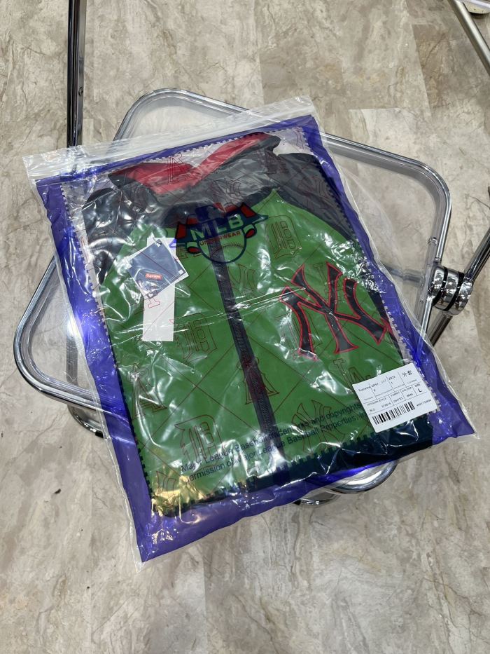 超話題! シュプリーム n級品 MLB連名Supremeカラージャケット2色