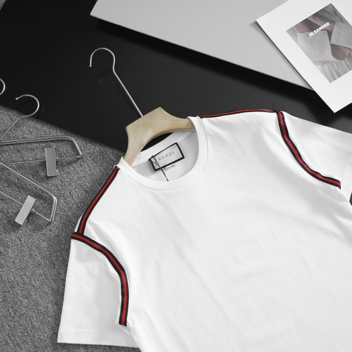 超話題! グッチ スーパーコピー 2024新作袖ショルダーリボン男性クルーネック半袖Tシャツ3色