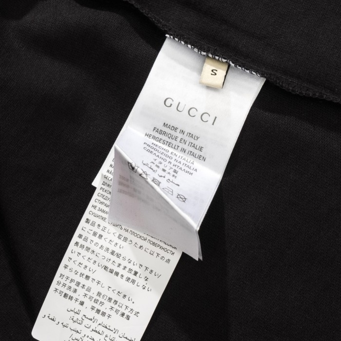 大人気 グッチ スーパーコピー GUCCI24春先の新作Tシャツピンクのアルファベット刺繍ロゴ柄半袖Ｔシャツ