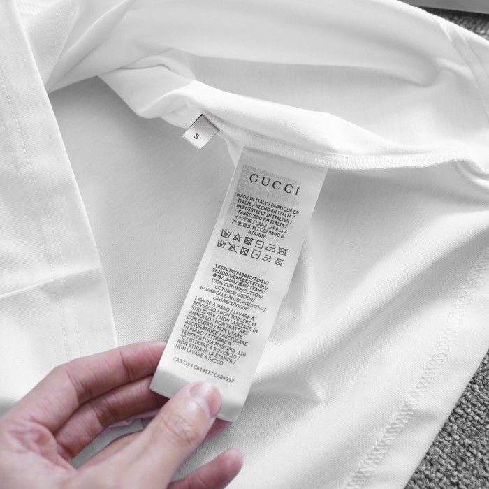 超話題! グッチ スーパーコピー 2024新作袖ショルダーリボン男性クルーネック半袖Tシャツ3色