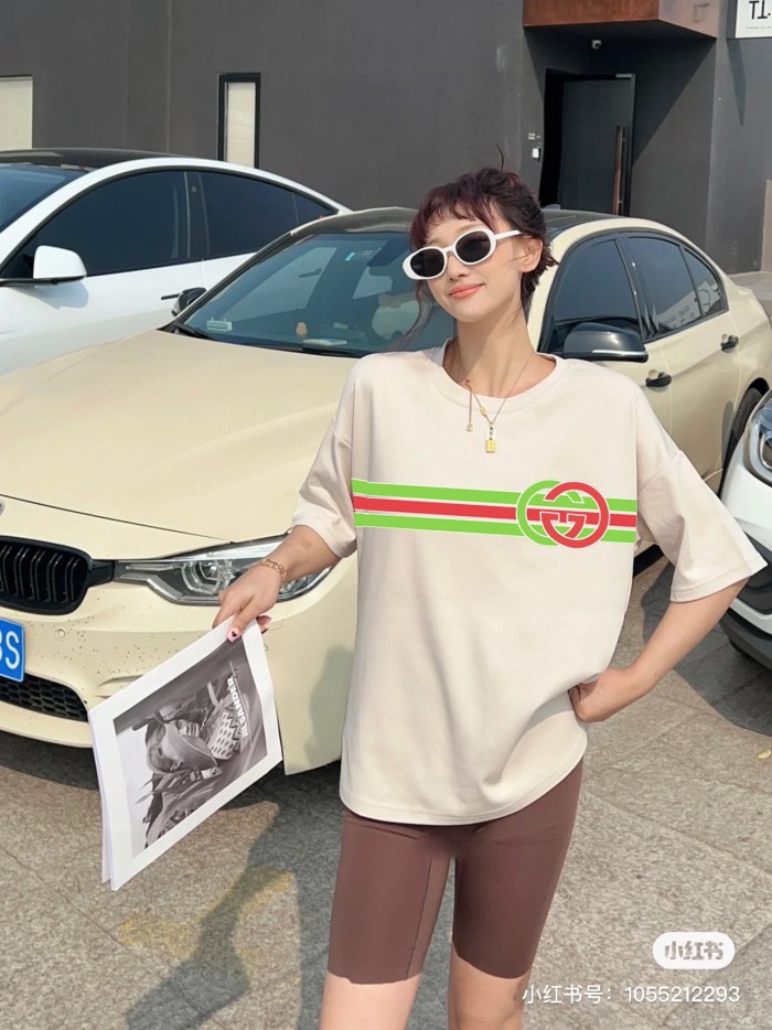 日本未入荷 グッチ 偽物通販 2024春夏新作ストライププリントロゴラウンドネック半袖Tシャツ2色