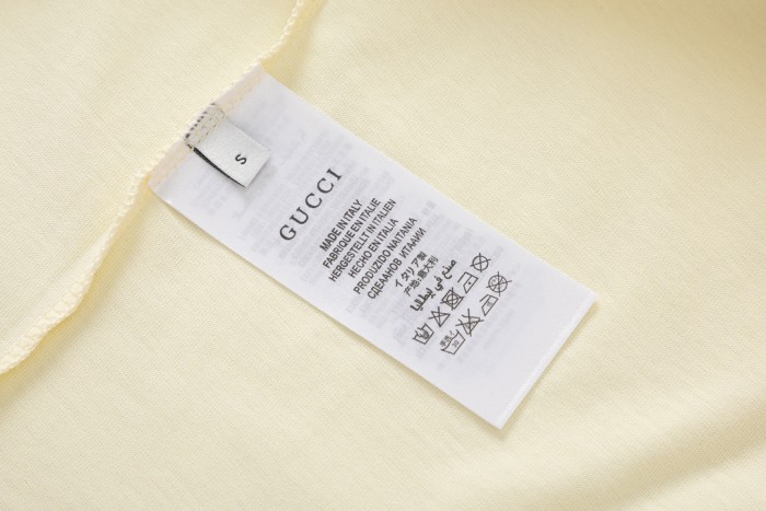 追跡付 グッチ 激安通販 24ssアルファベットプリント半袖Tシャツ