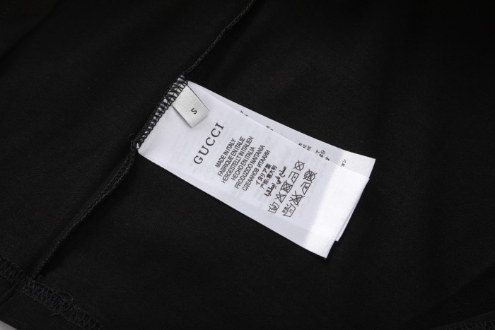 【話題商品！】グッチ 偽物通販 24ssアルファベットプリント半袖Tシャツ